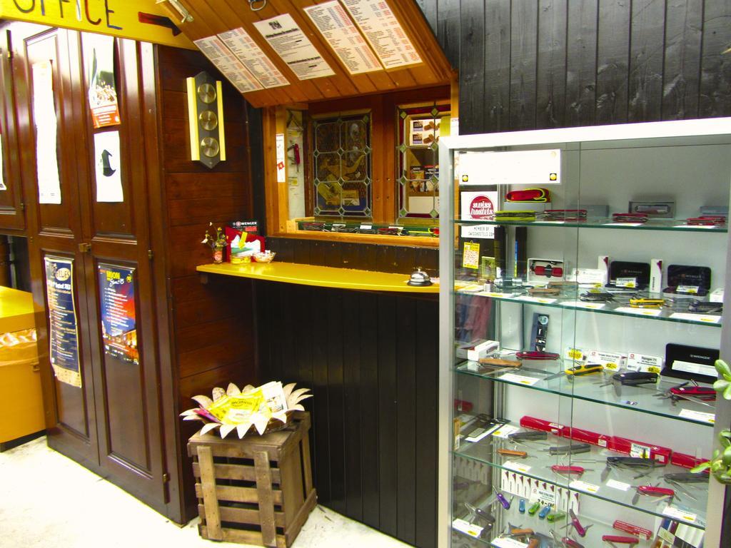 Baracca Backpacker Hostel Aurigeno ภายนอก รูปภาพ